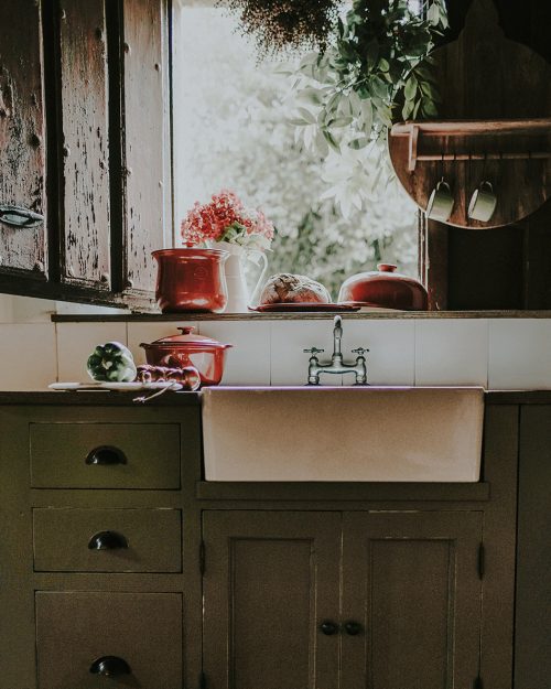 Mueble de cocina con fregadero de gran tamaño y tapa de roble