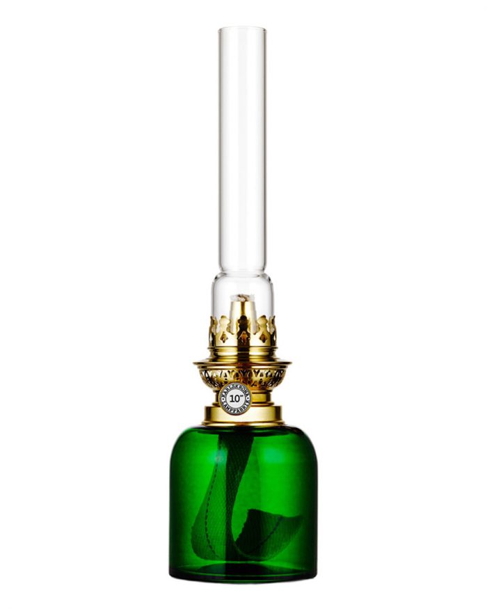 Lámpara de parafina Karlskrona, fabricada de forma tradicional en latón y vidrio verde